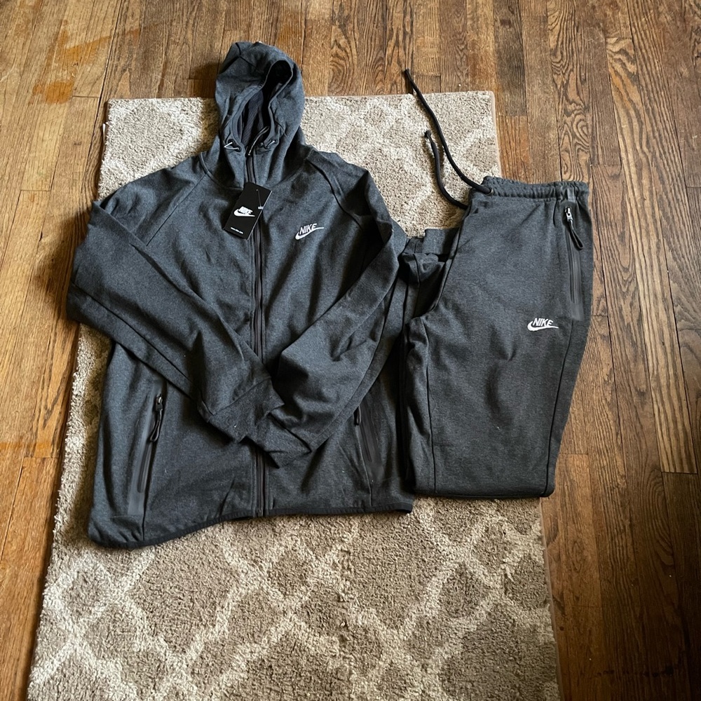 Nike tech